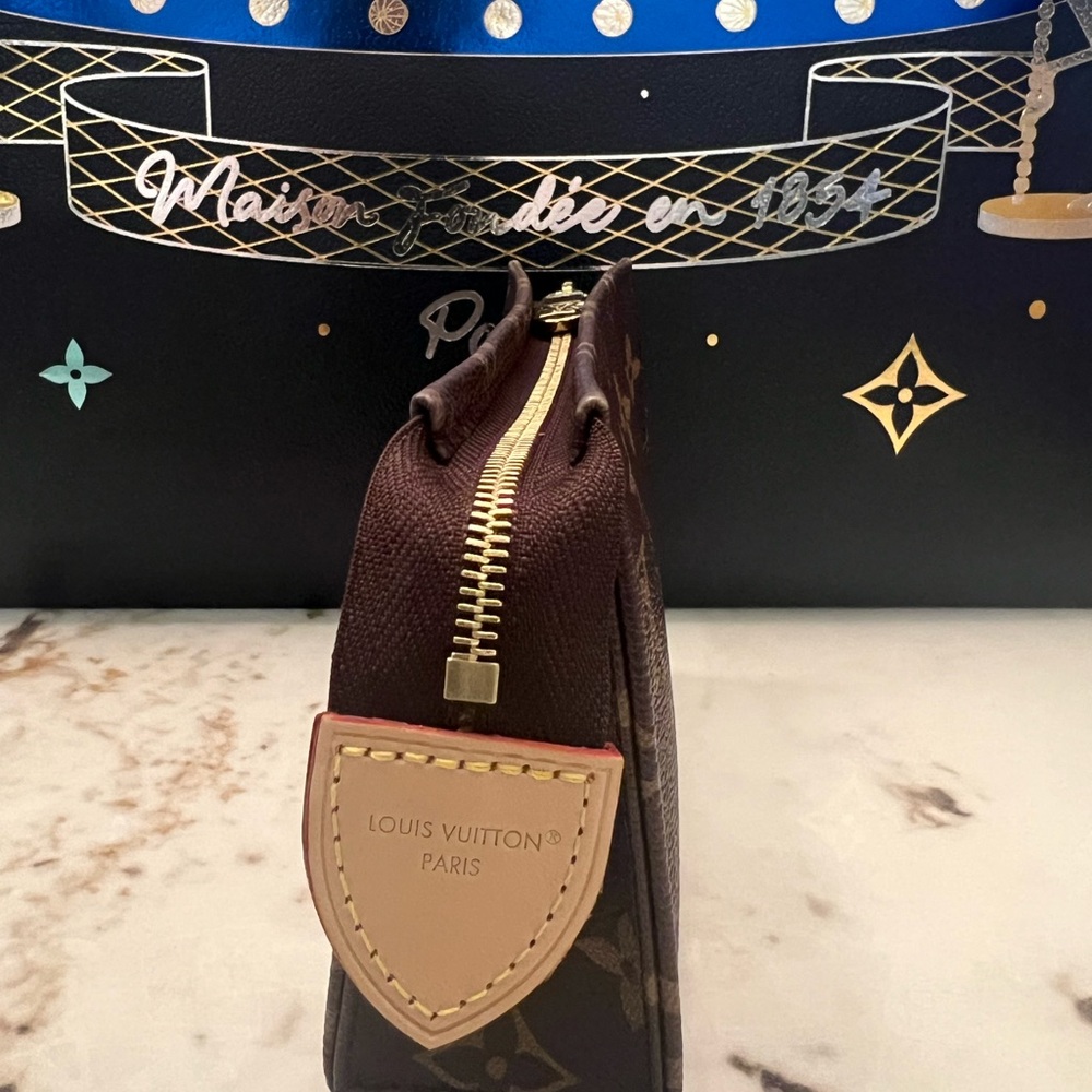 📣SOLD📣 NEW 2025 LOUIS VUITTON x TAKASHI MURAKAMI SMALL Toiletry Pouch - Picture 4 of 8